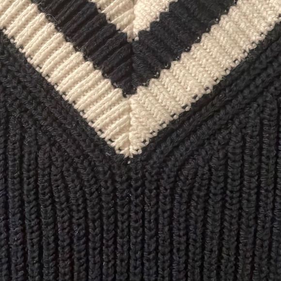 Jones New York Signature V-neck black & white pullover estimated L - Picture 3 of 12